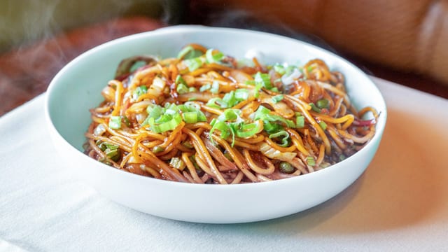 Veg. Hakka Noodles.